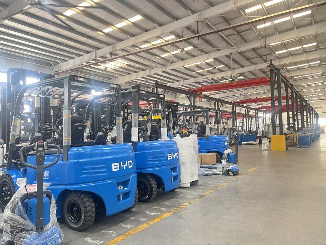 Вилочный погрузчик литиевой батареи BYD помогает кормовым предприятиям снижать затраты и повышать качество(фигура1)