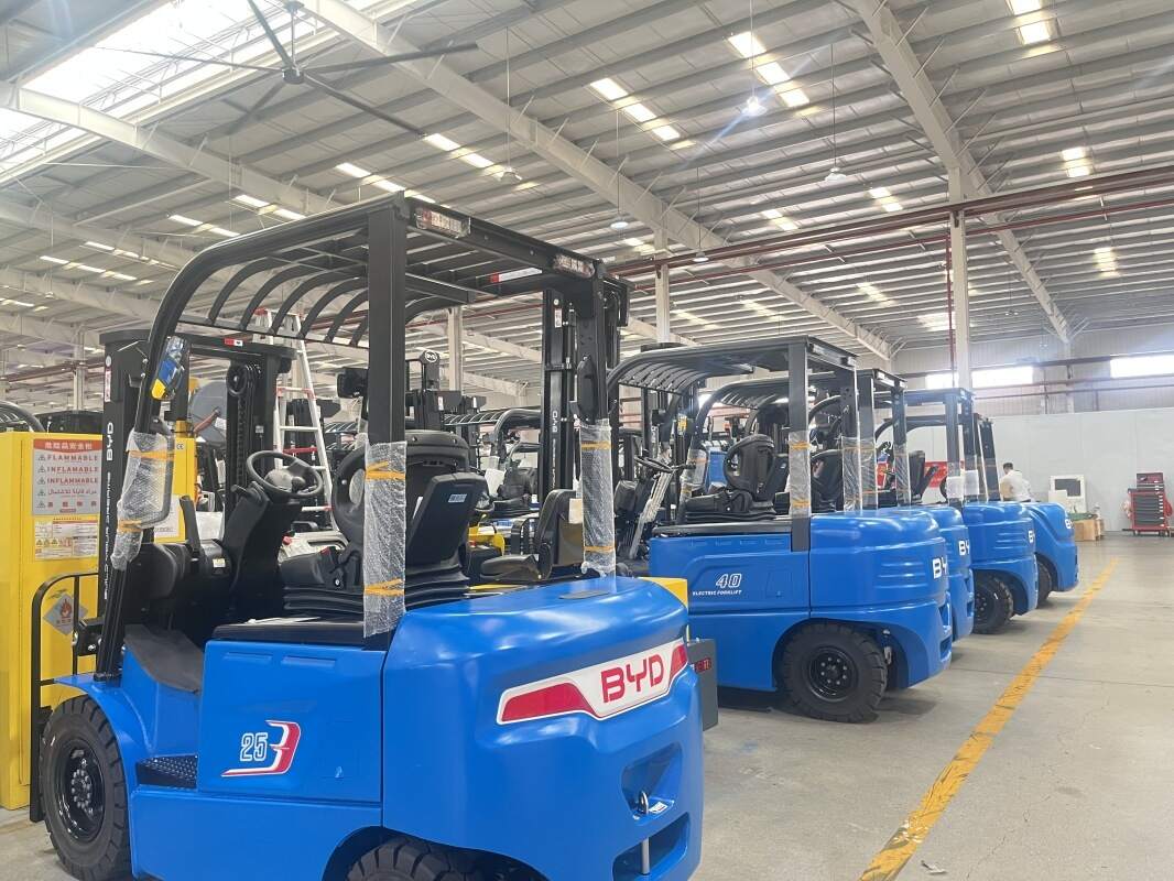 BYD литиевая батарея вилочный погрузчик дело | Стеклянный завод зеленый интеллектуальные логистические решения обработки(фигура1)