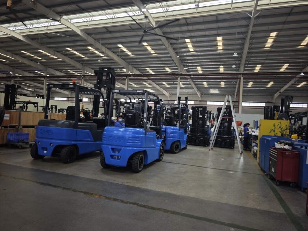 Электропогрузчик BYD с быстрой зарядкой в Петрозаводске